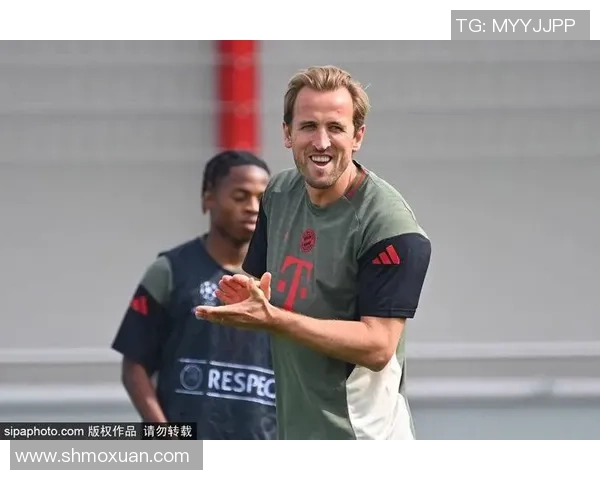 欧美足球明星妻子的时尚生活与背后故事揭秘 欧美足球明星妻子的时尚生活与背后故事揭秘