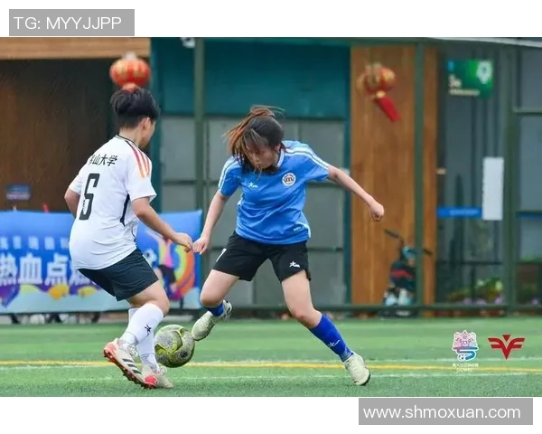 足球明星如何通过自身经历培养孩子的品格与团队精神