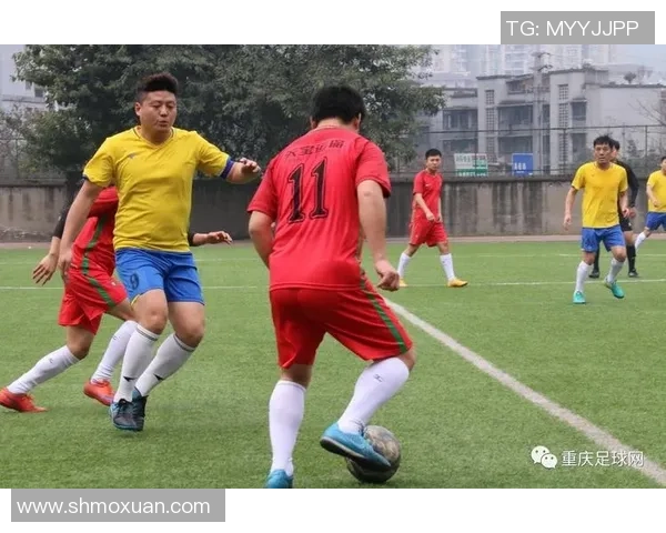 重庆足球队在锦标赛中的耐力表现与战术分析探讨