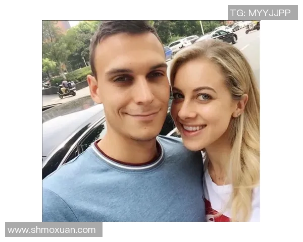 曾经足球明星的妻子如何在风光背后重塑自我与人生价值 曾经足球明星的妻子如何在风光背后重塑自我与人生价值