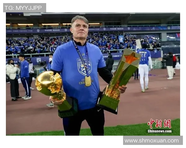 足球明星欢庆荣誉奖杯舞动激情展现无尽魅力与团队精神 足球明星欢庆荣誉奖杯舞动激情展现无尽魅力与团队精神